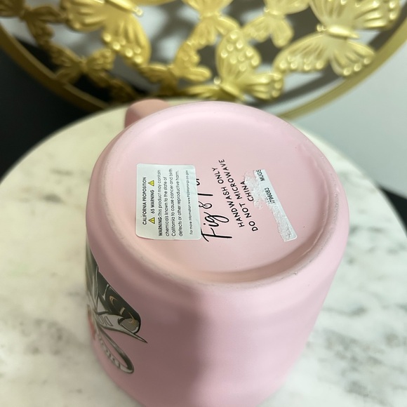 Mug with Lipstick and Bow Design NWT - Picture 4 of 4